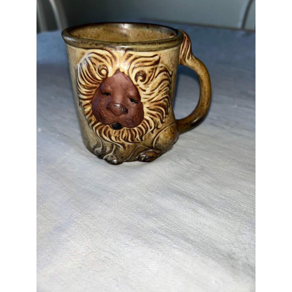 Stonecraft Animal Hugs Lion Stoneware Mug Brown Tan 3D